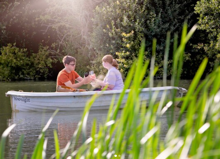 VIDEO: A Summer Date Idea at Cotswold Canoe Hire