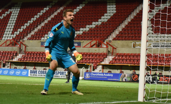 Swindon Town keeper Will Henry signs a month-long loan deal at Dunstable Town 