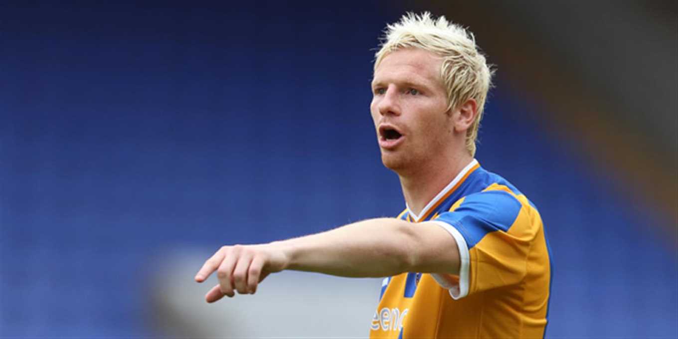 Swindon Town sign free agent defender Ryan McGivern 