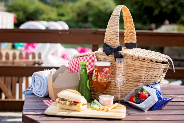 REVIEW: Picnic on the Thames with Cotswold Canoe Hire. 