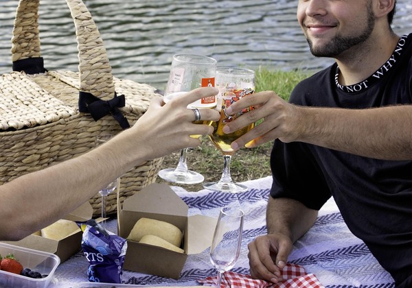 GALLERY: Romantic Picnic On The Thames with Cotswold Canoe Hire