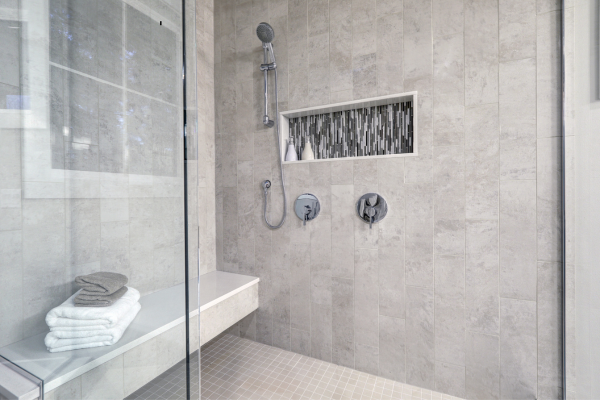 A Guide to Walk-In Showers and Shower Trays 