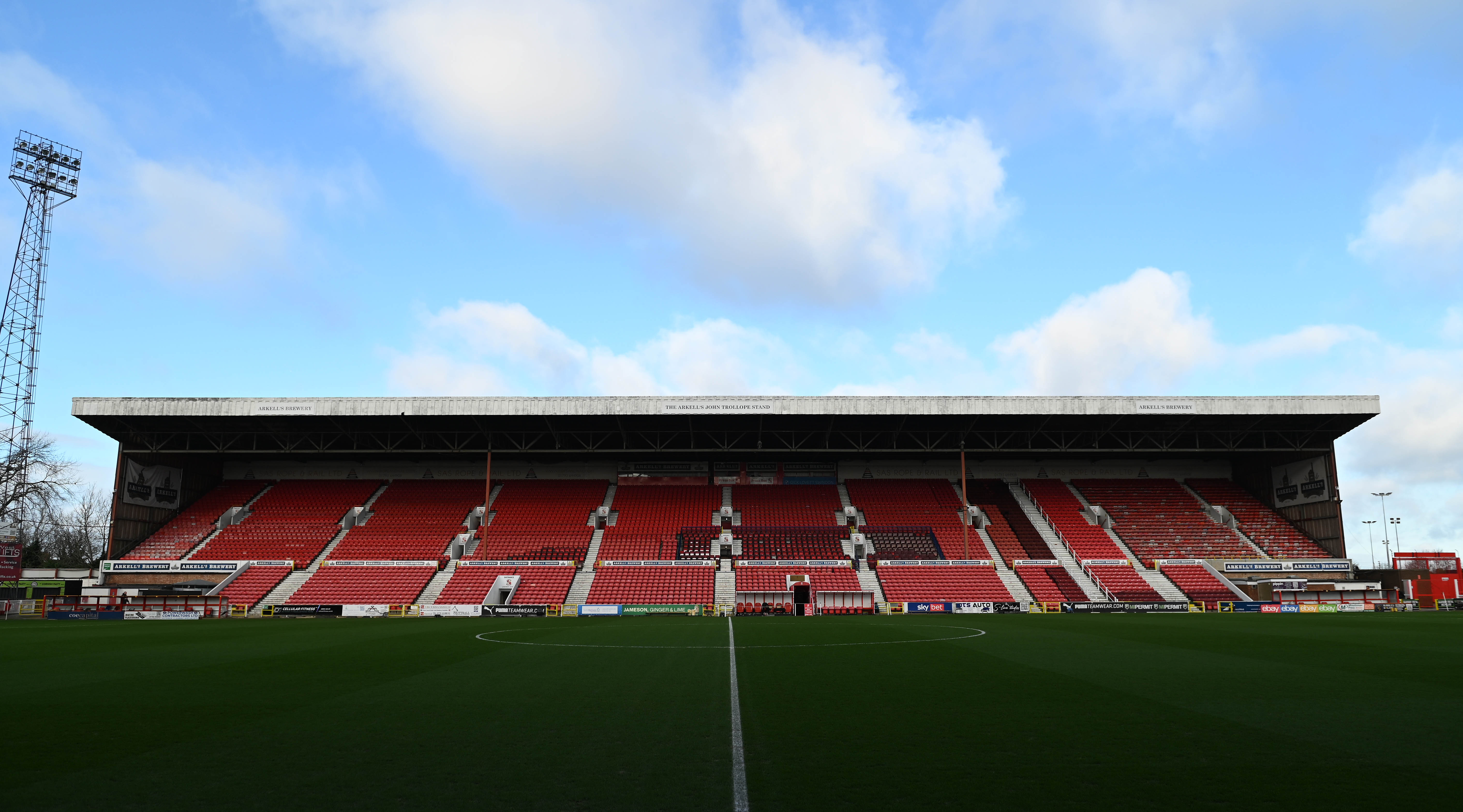 Holloway thanks fans after winning start as Swindon Town boss 