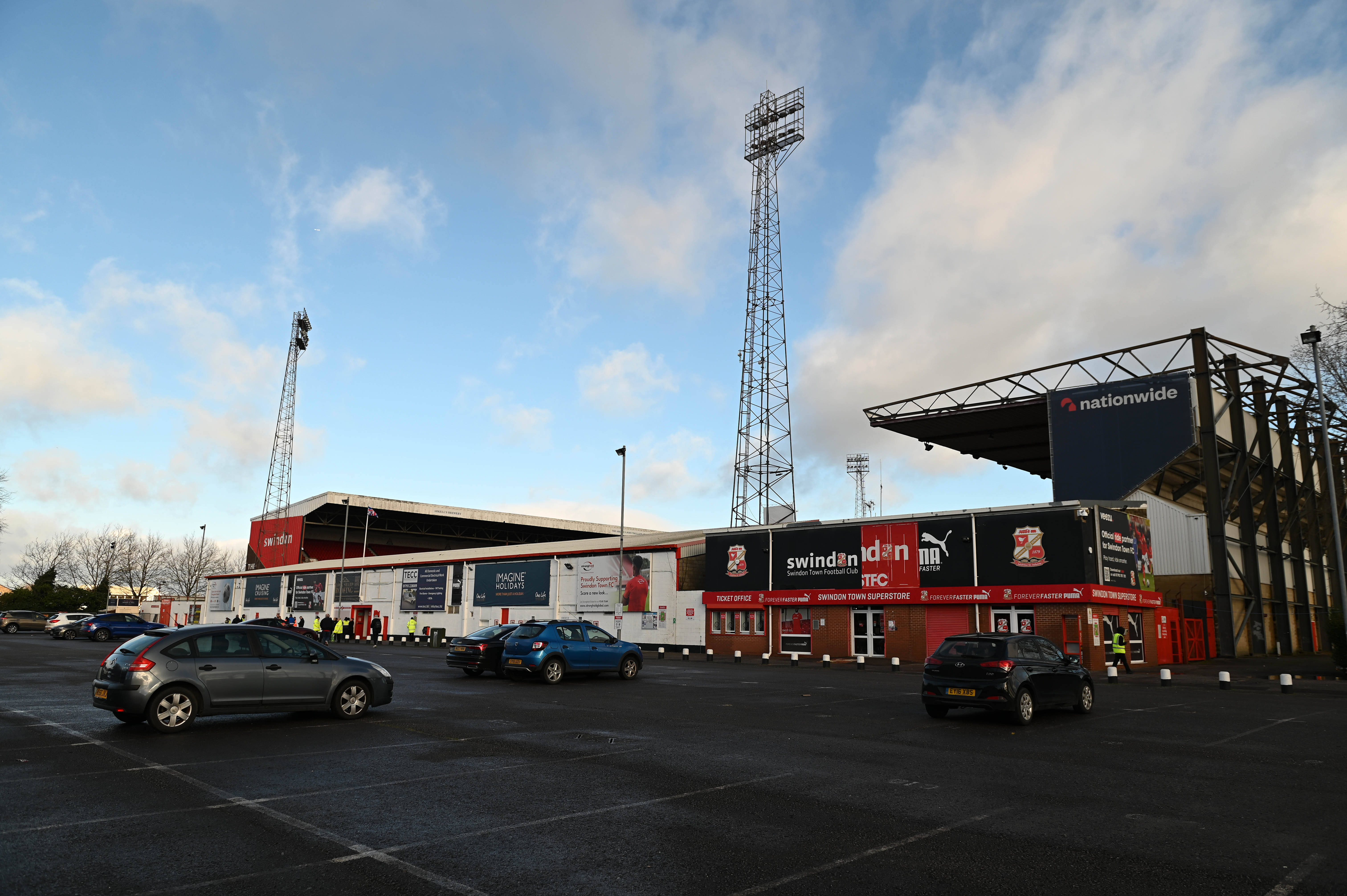 Defender departs Swindon Town by mutual consent