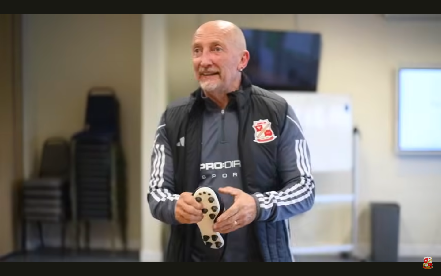 Mince pies and three points - Holloway happy after 1,000th game in management