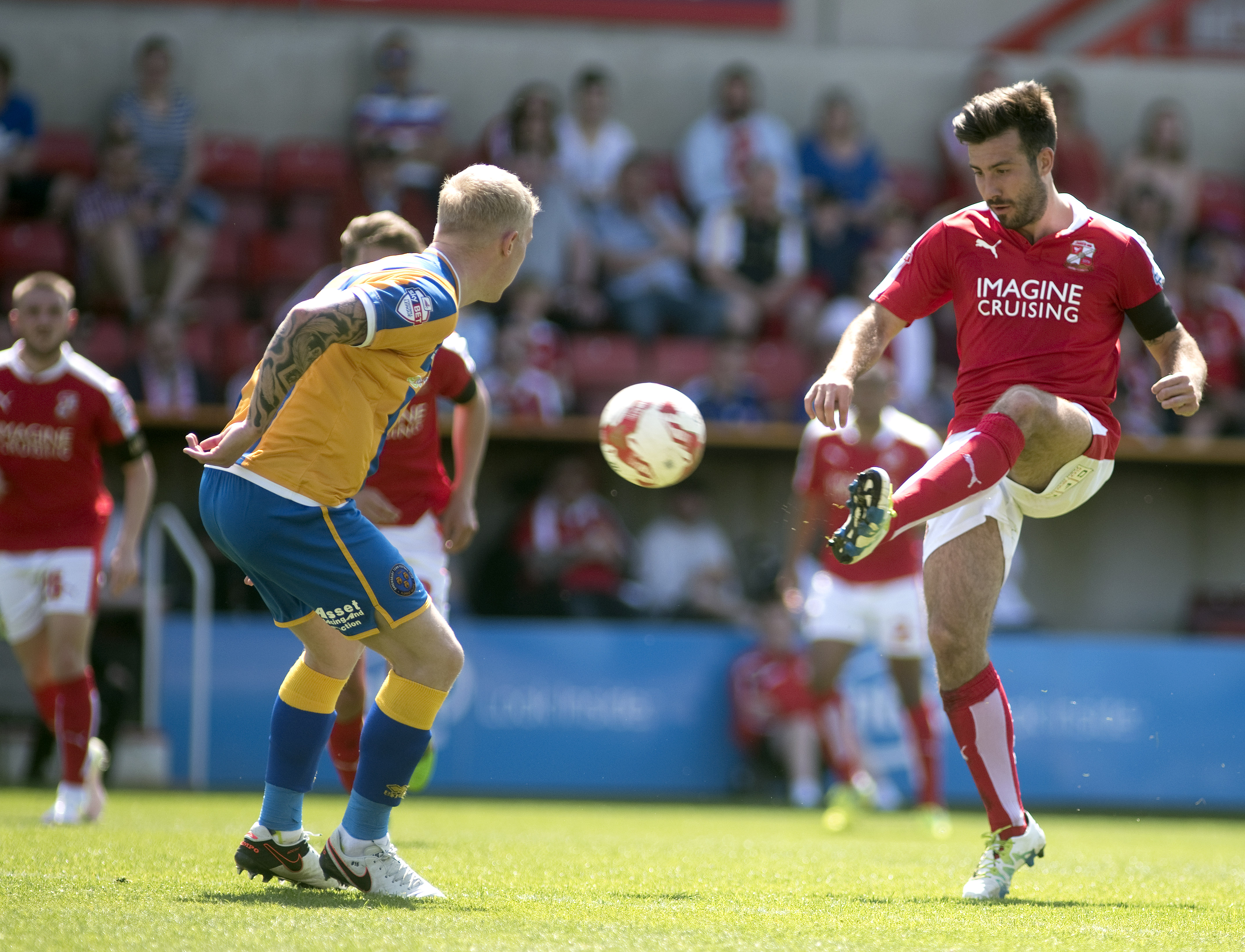 Michael Doughty rejoins Swindon Town on season long loan